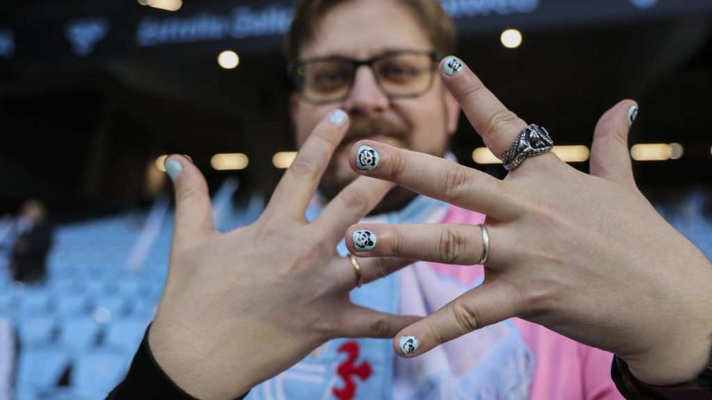 El Celta se pinta las uñas en apoyo a Borja Iglesias